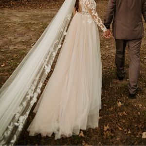 3D Floral trimmed cathedral length wedding veil